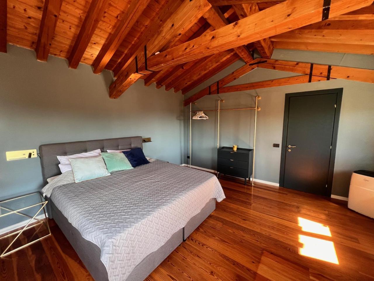 Villa Neu- Ventinove Zauberhaft Renovierte Landhausvilla Mit Traumhaftem 180-seeblick Und Park